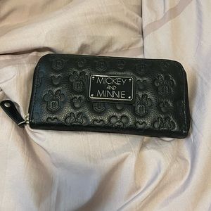 Brand is Disney, black faux leather color red interior. “19.5cmxL ” “10cmxH”.